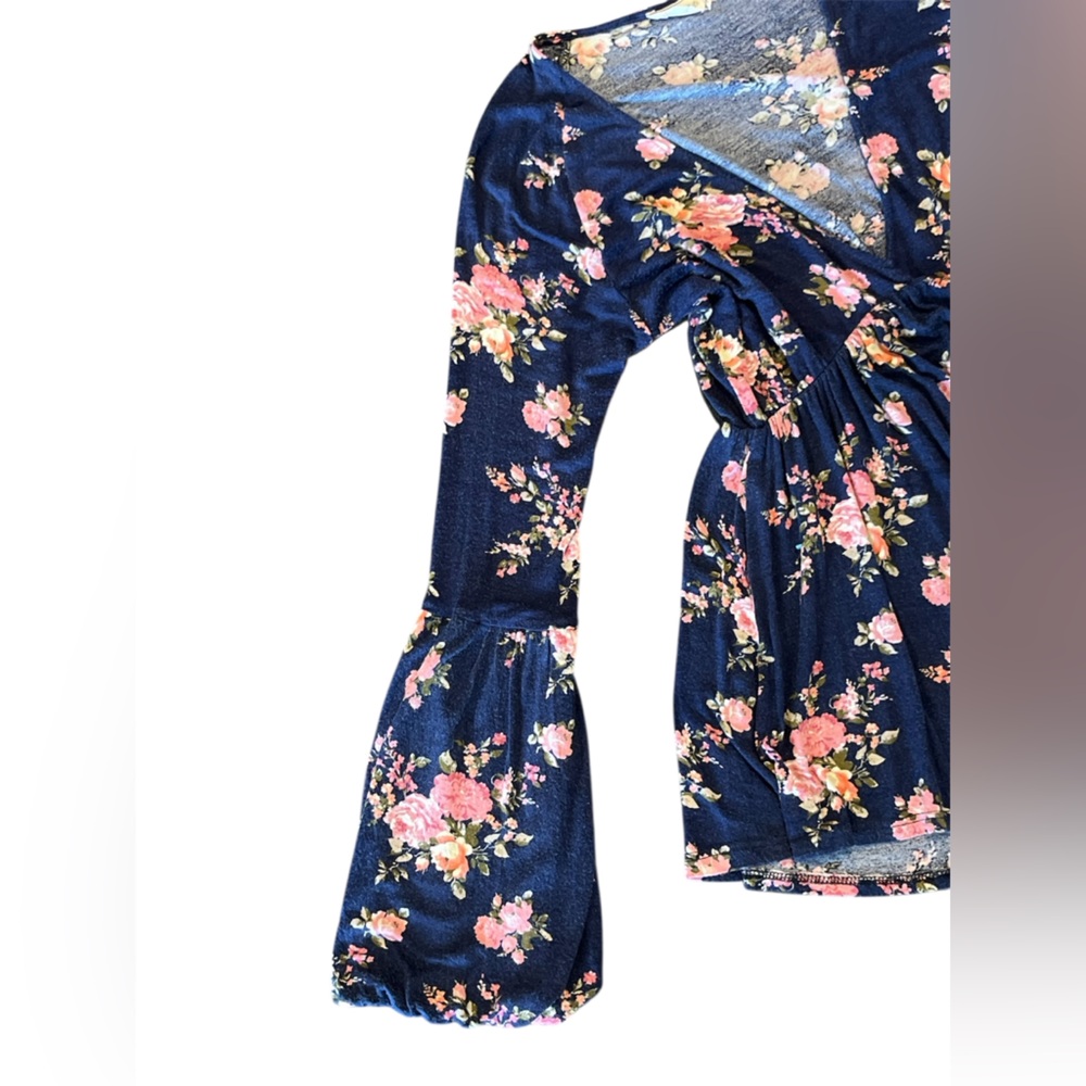 Altar'd State Navy Blue Floral V-Neck Women's Top Whimsical Fairy Size Medium - Picture 7 of 13